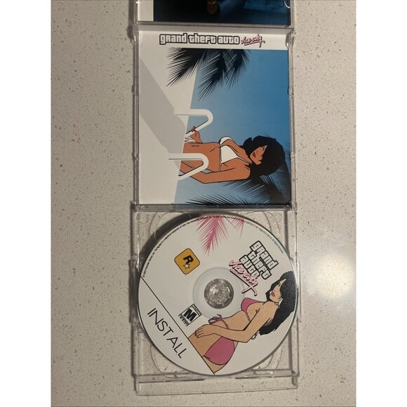 GRAND THEFT AUTO VICE CITY (2004) --- Microsoft Windows PC 95 98 ME 2000 - Picture 4 of 4